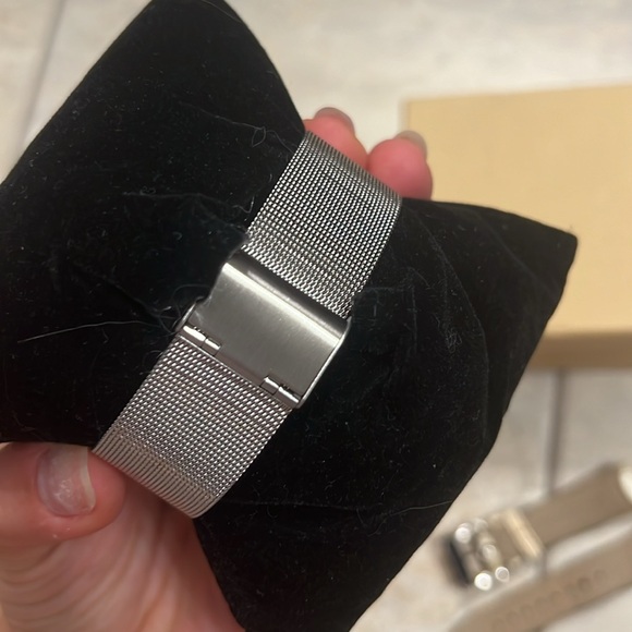 Authentic Burberry watch - Picture 7 of 9